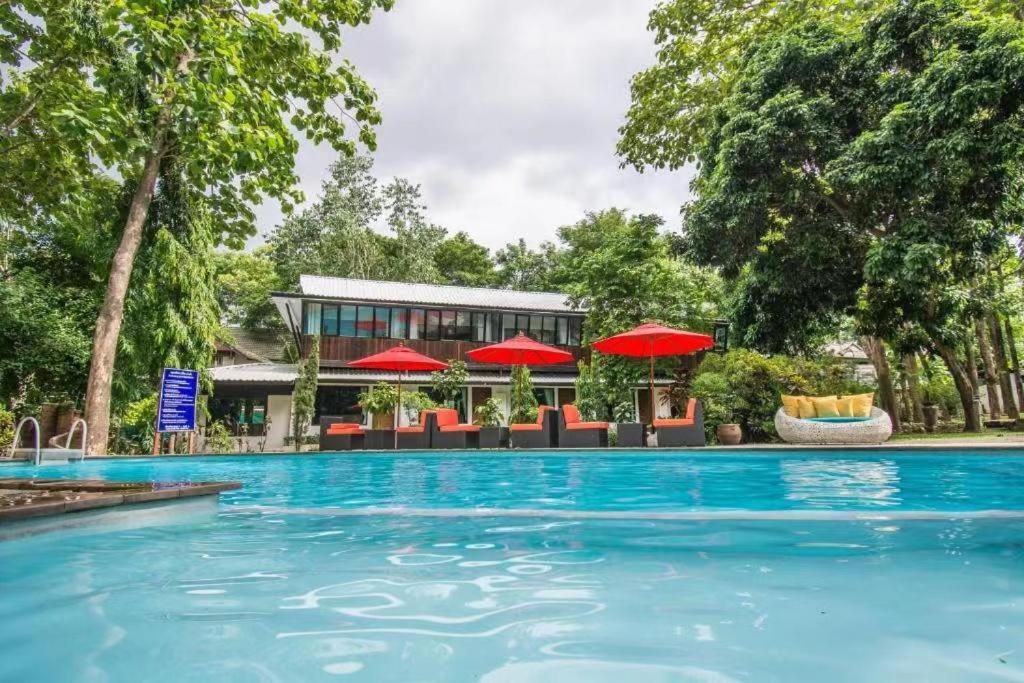 E-Outfitting Doikham Resort Chiang Mai Bagian luar foto