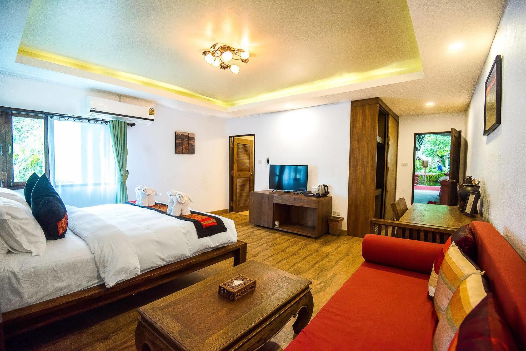 E-Outfitting Doikham Resort Chiang Mai Bagian luar foto